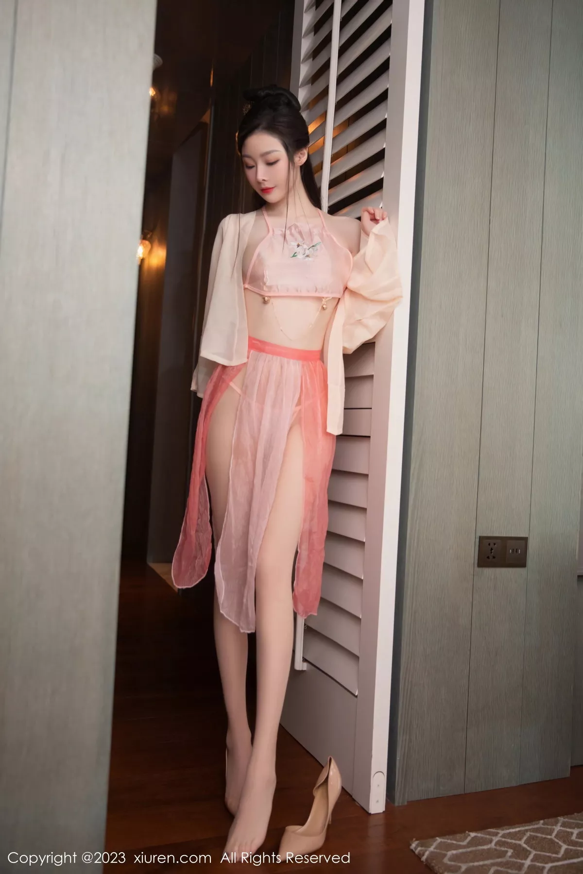 秀人集.com_[XiuRen秀人网]No.7075_模特是小逗逗性感古装粉色薄纱配粉色肚兜秀惹火身材诱惑写真79P