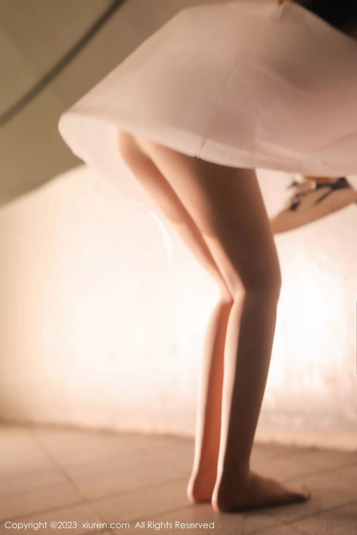 秀人集.com_[XiuRen秀人网]No.7072_模特江真真户外绿灰卫衣+性感蓝色蕾丝内衣秀完美身材诱惑写真80P