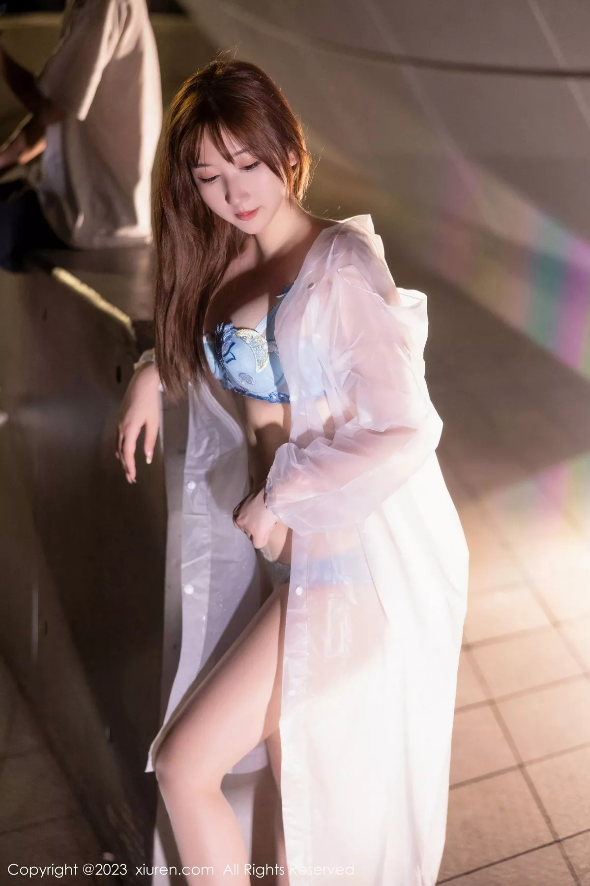 秀人集.com_[XiuRen秀人网]No.7072_模特江真真户外绿灰卫衣+性感蓝色蕾丝内衣秀完美身材诱惑写真80P