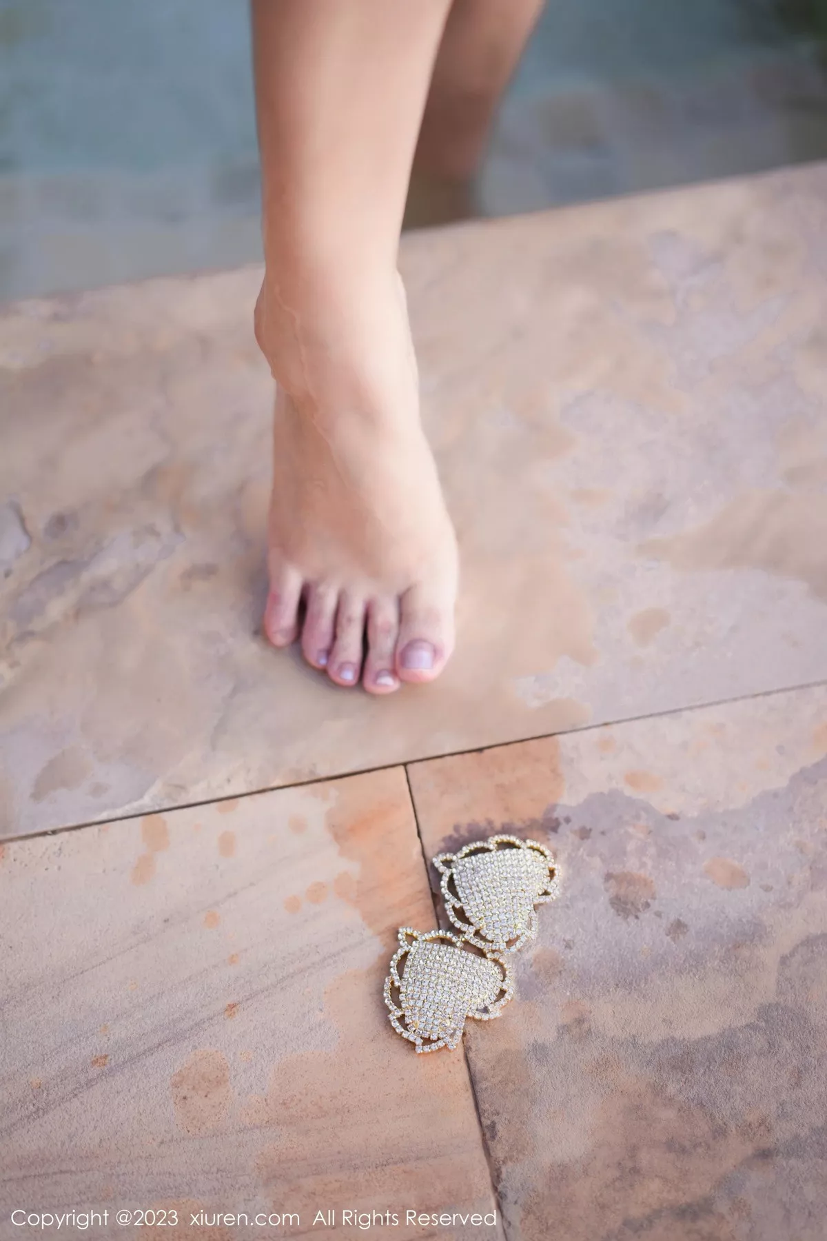 秀人集.com_[XiuRen秀人网]No.7080_模特laura阿姣性感黑色连衣短裙配开档黑丝秀翘臀美腿诱惑写真83P