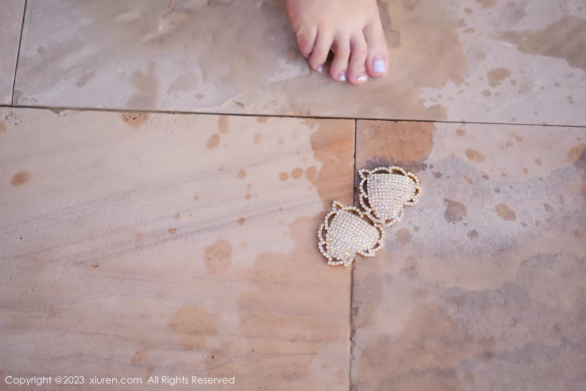 秀人集.com_[XiuRen秀人网]No.7080_模特laura阿姣性感黑色连衣短裙配开档黑丝秀翘臀美腿诱惑写真83P