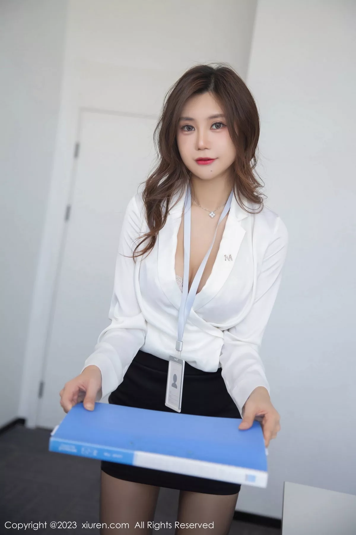 秀人集.com_[XiuRen秀人网]No.7079_女神绮里嘉ula性感白T配黑色短裙露粉色蕾丝内衣迷人诱惑写真79P