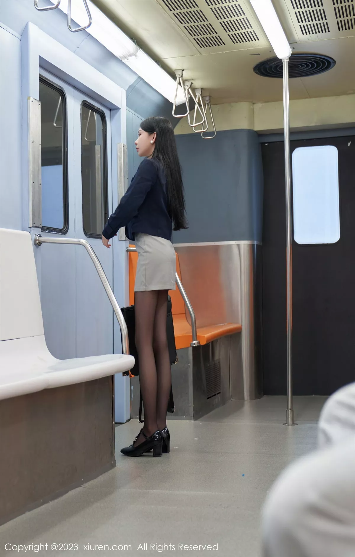 秀人集.com_[XiuRen秀人网]No.7086_女神周于希Sally地铁场景性感白色内衣配超薄黑丝完美诱惑写真100P