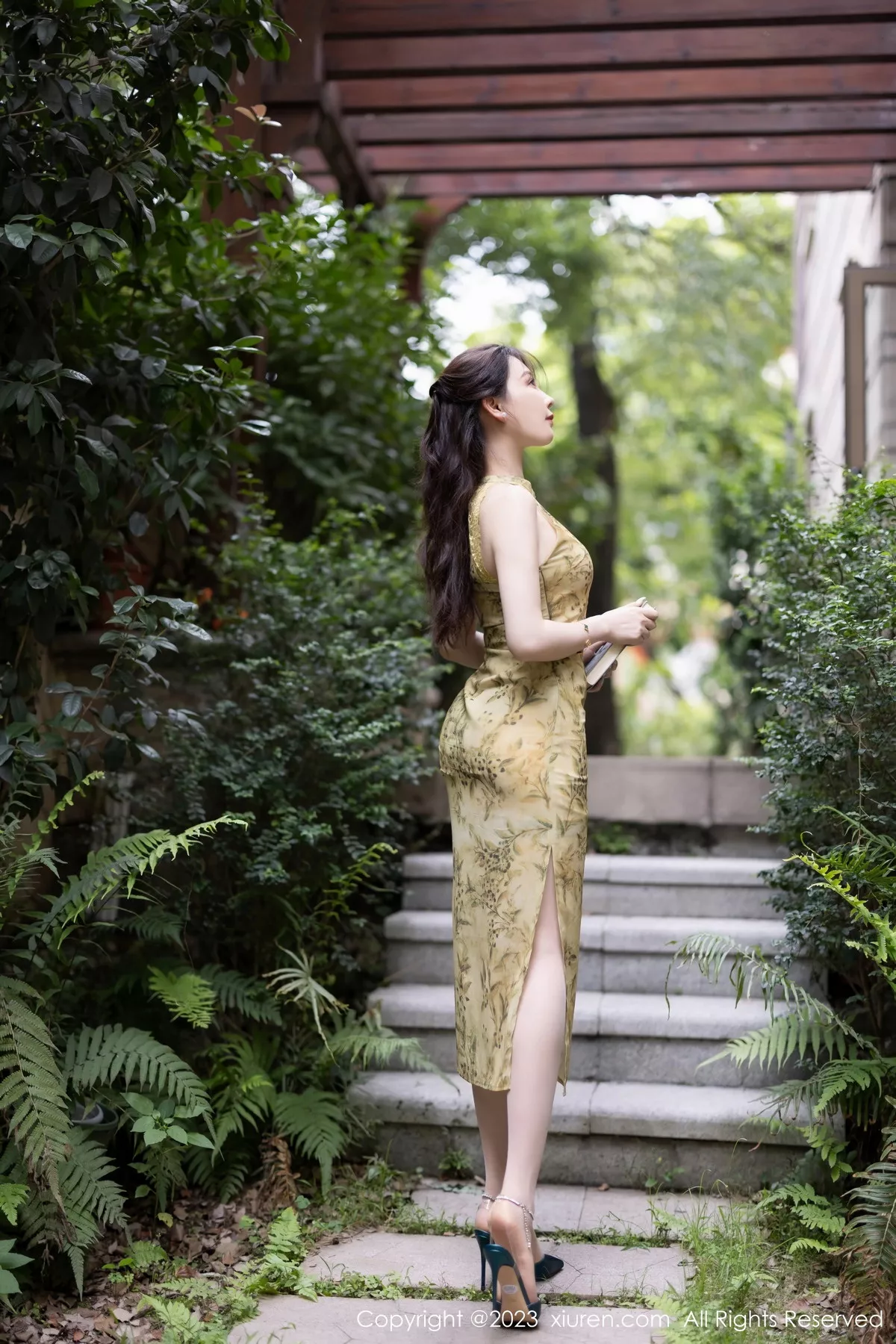 秀人集.com_[XiuRen秀人网]No.7083_女神徐莉芝Booty欧式文艺风墨绿色内衣配黑丝吊袜迷人诱惑写真81P