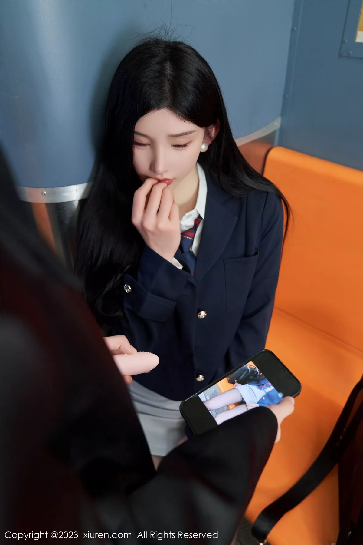 秀人集.com_[XiuRen秀人网]No.7086_女神周于希Sally地铁场景性感白色内衣配超薄黑丝完美诱惑写真100P