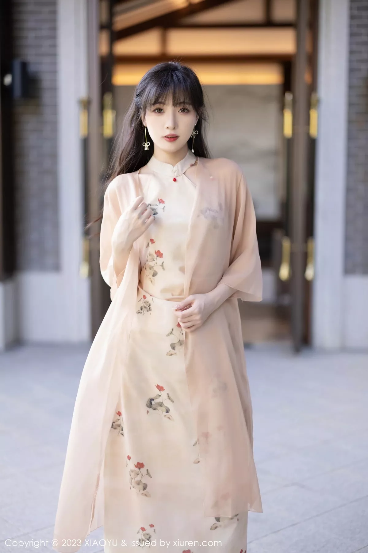 秀人集.com_[XiaoYu画语界]Vol.1071_模特林星阑性感浅色薄纱服饰+蓝杏色旗袍服秀曼妙身姿诱惑写真93P