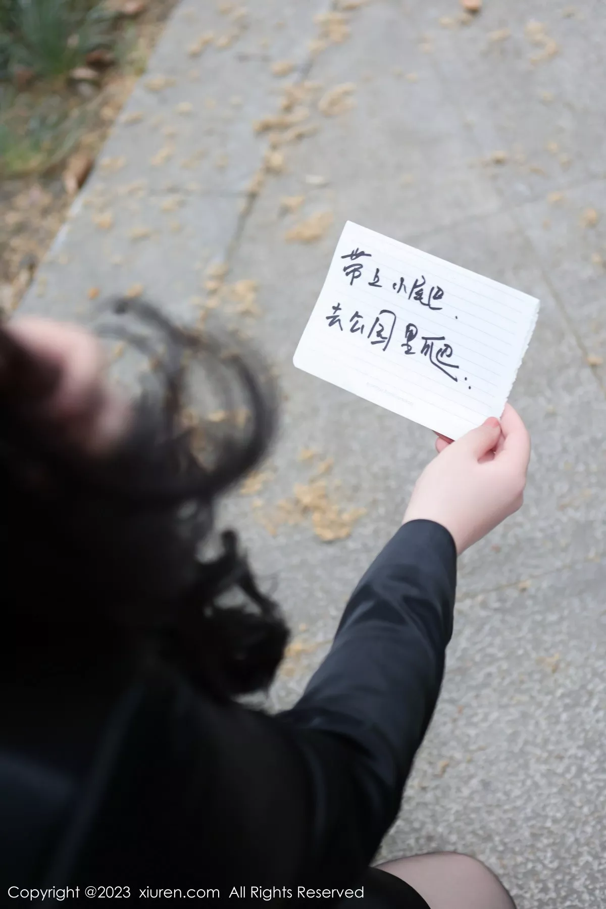 秀人集.com_[XiuRen秀人网]No.6950_模特王婉悠Queen户外脱黑色外衣露情趣服秀豪乳遮点诱惑写真83P