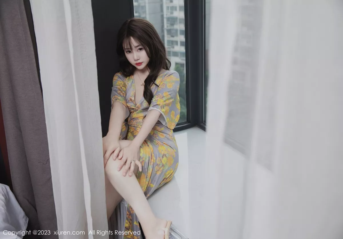 秀人集.com_[XiuRen秀人网]No.6949_模特严利娅Yuliya性感黄灰色睡裙半撩秀翘臀美腿惹火诱惑写真84P