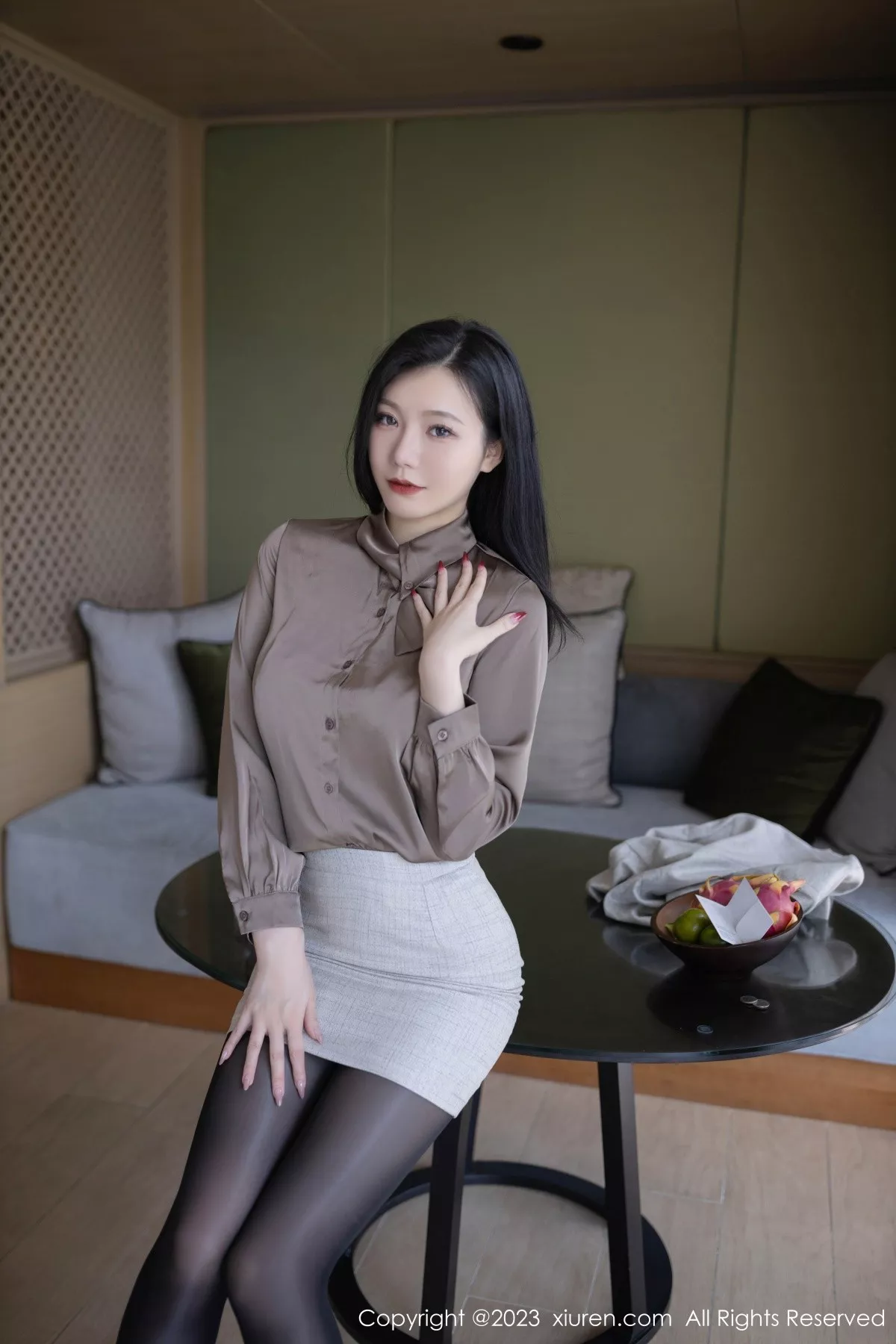 秀人集.com_[XiuRen秀人网]No.6951_模特安然anran灰色职业Ol装露红色蕾丝内衣秀曼妙身姿诱惑写真79P