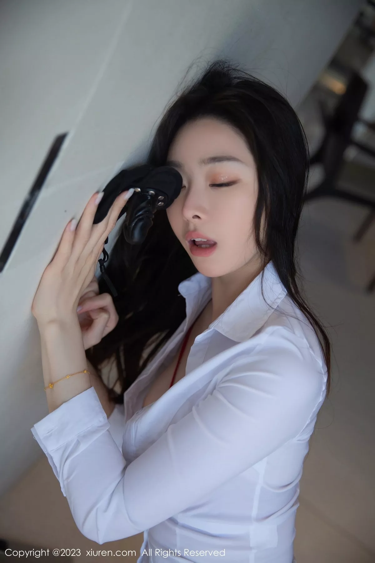 秀人集.com_[XiuRen秀人网]No.6960_模特是小逗逗性感白T配黑色短裙露红色蕾丝内衣完美诱惑写真78P