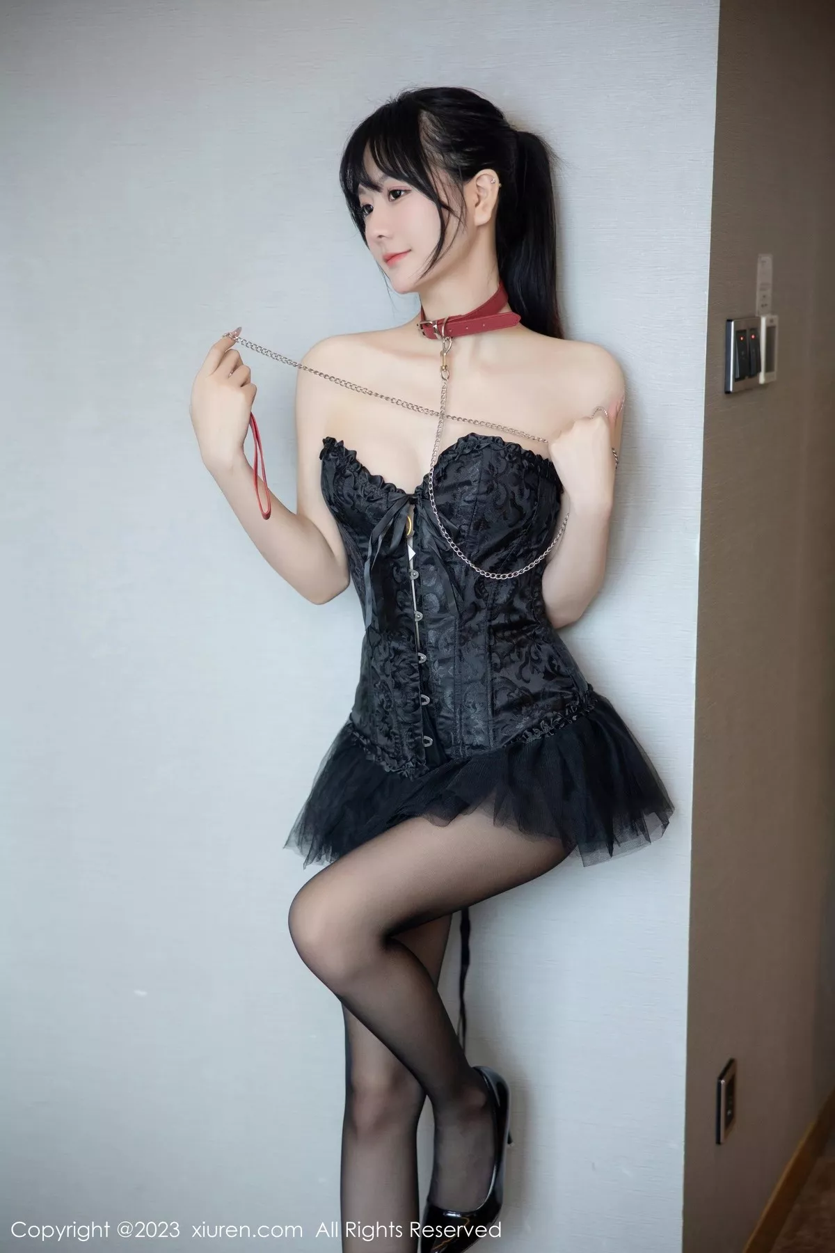 秀人集.com_[XiuRen秀人网]No.6961_模特幼幼性感黑色露肩礼裙配超薄黑丝秀完美身材惹火诱惑写真82P