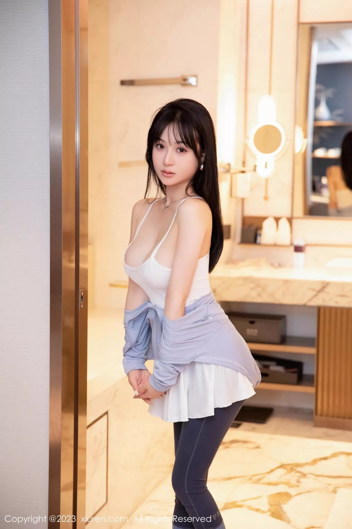秀人集.com_[XiuRen秀人网]No.6968_模特柚琪Rich浴室场景性感白色轻透吊带服秀丰满身材诱惑写真83P