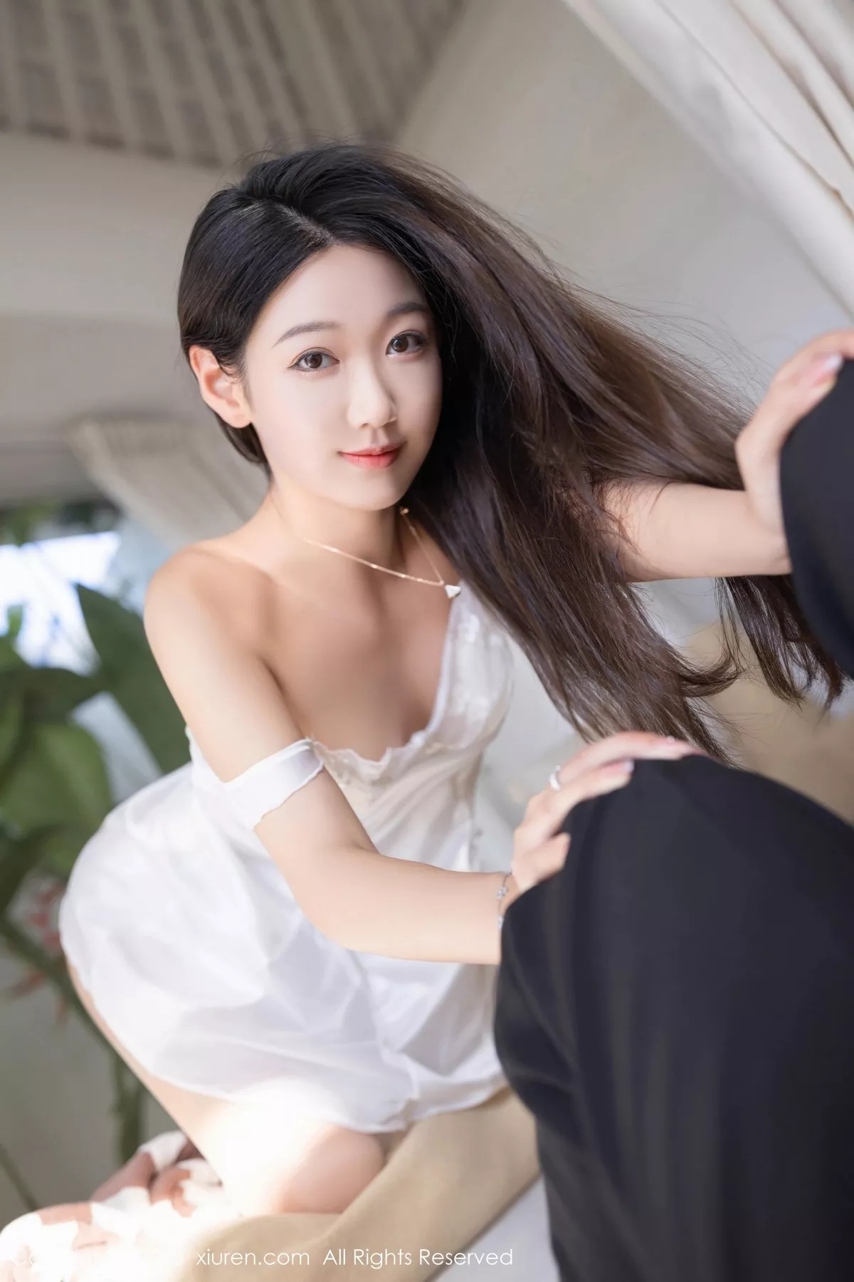 秀人集.com_[XiuRen秀人网]No.6976_模特唐安琪白色连衣长裙+性感白色吊带睡裙秀曼妙身姿诱惑写真80P