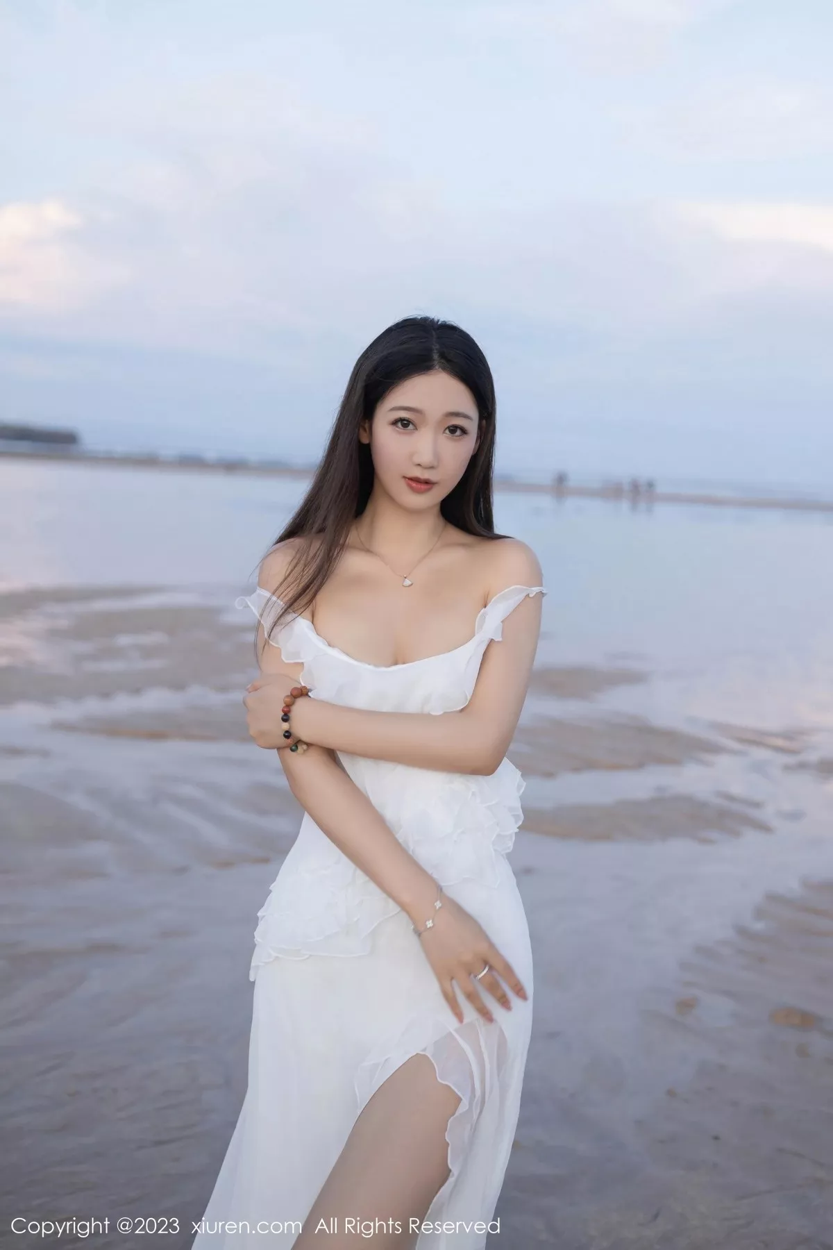 秀人集.com_[XiuRen秀人网]No.6976_模特唐安琪白色连衣长裙+性感白色吊带睡裙秀曼妙身姿诱惑写真80P