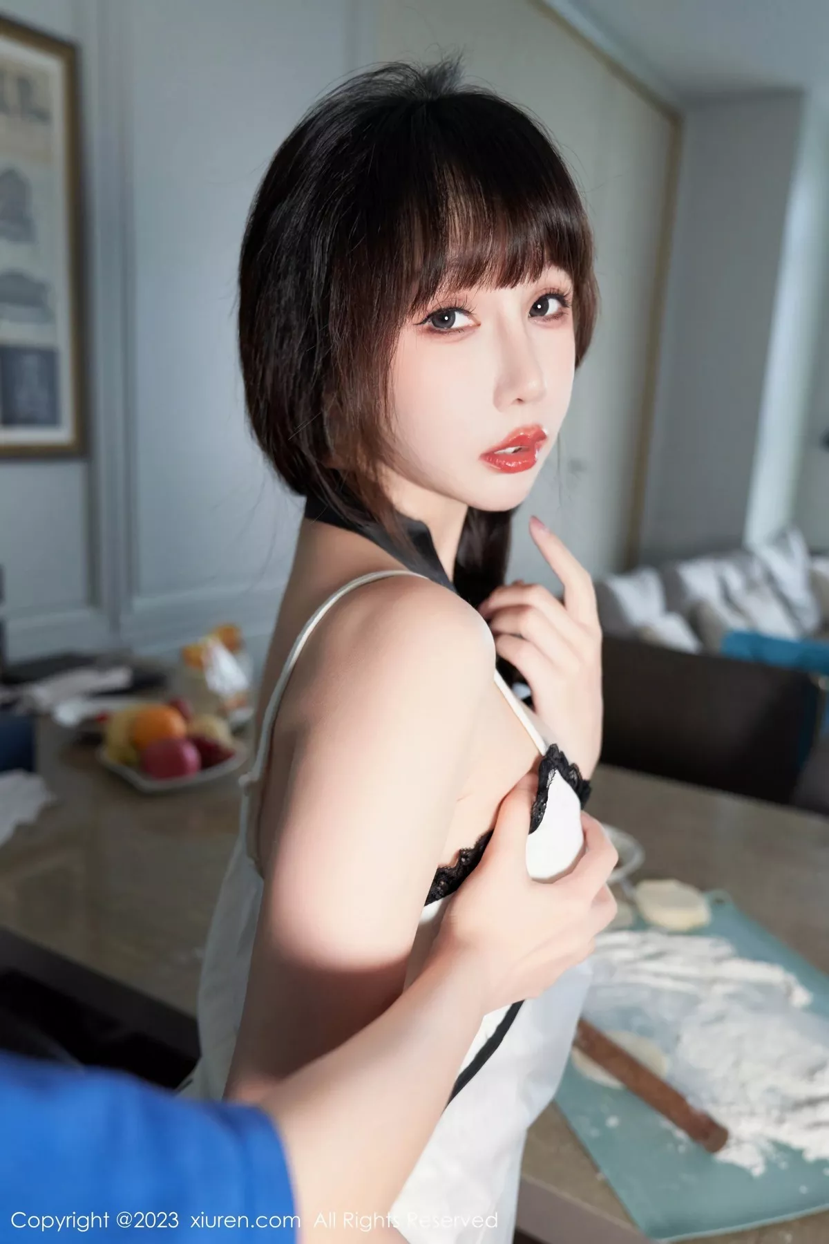 秀人集.com_[XiuRen秀人网]No.6975_模特波巧酱女友早餐主题性感白色吊带睡裙秀完美身材诱惑写真106P