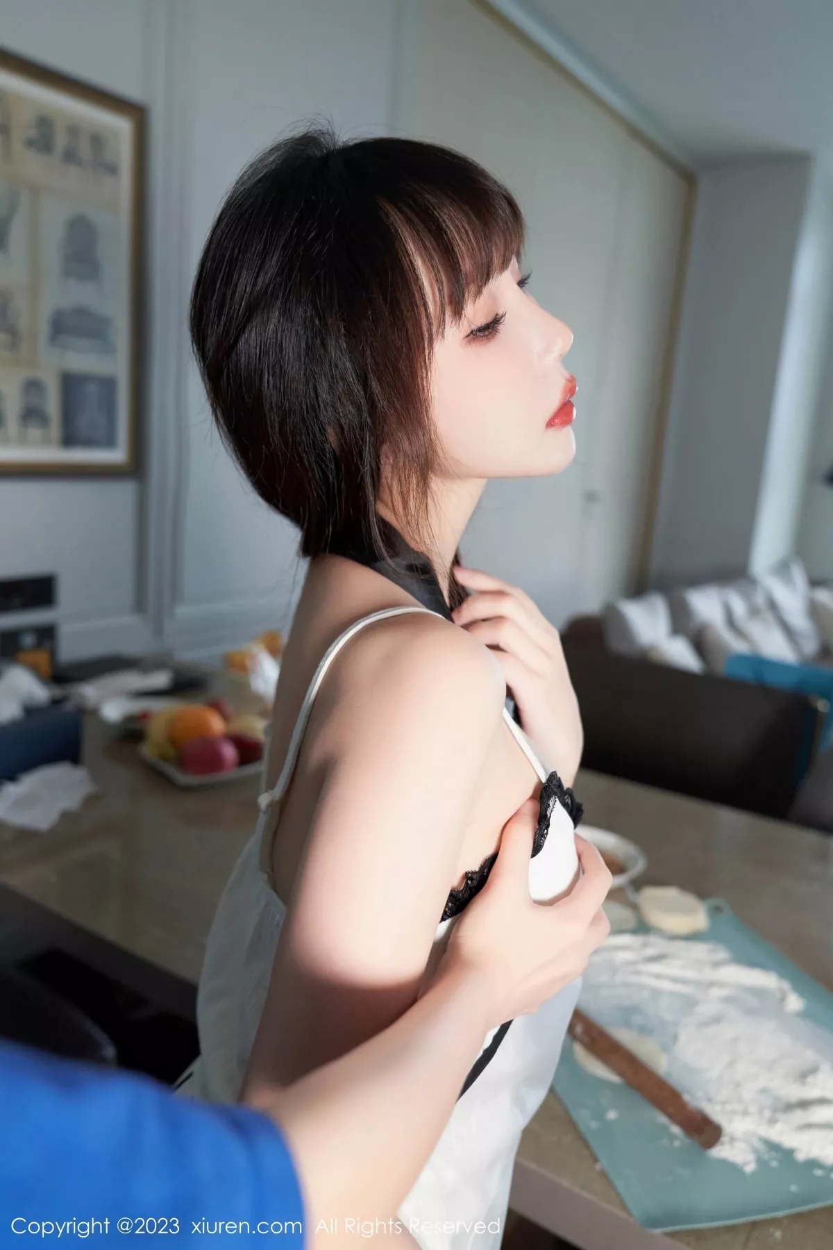 秀人集.com_[XiuRen秀人网]No.6975_模特波巧酱女友早餐主题性感白色吊带睡裙秀完美身材诱惑写真106P