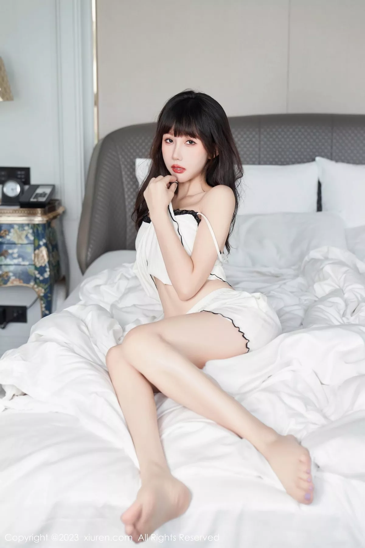 秀人集.com_[XiuRen秀人网]No.6975_模特波巧酱女友早餐主题性感白色吊带睡裙秀完美身材诱惑写真106P