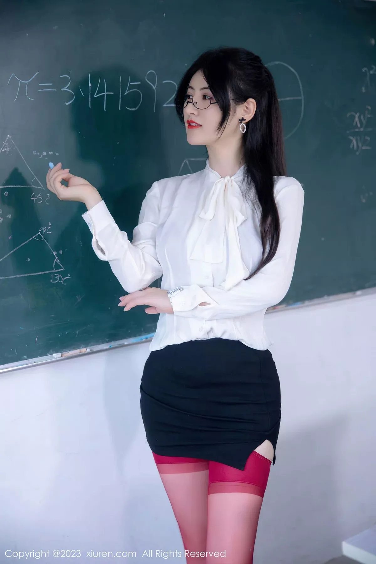 秀人集.com_[XiuRen秀人网]No.6980_模特诗诗kiki教师角色脱性感白T露红色内衣配红丝吊袜诱惑写真93P