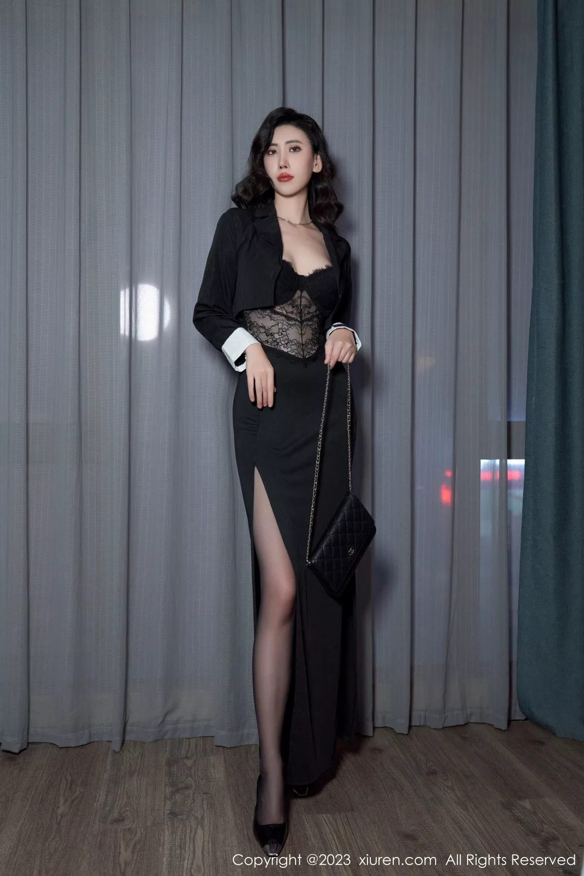 秀人集.com_[XiuRen秀人网]No.6979_模特章芃芃性感黑色长裙露黑色蕾丝内衣配超薄黑丝极致魅惑写真95P