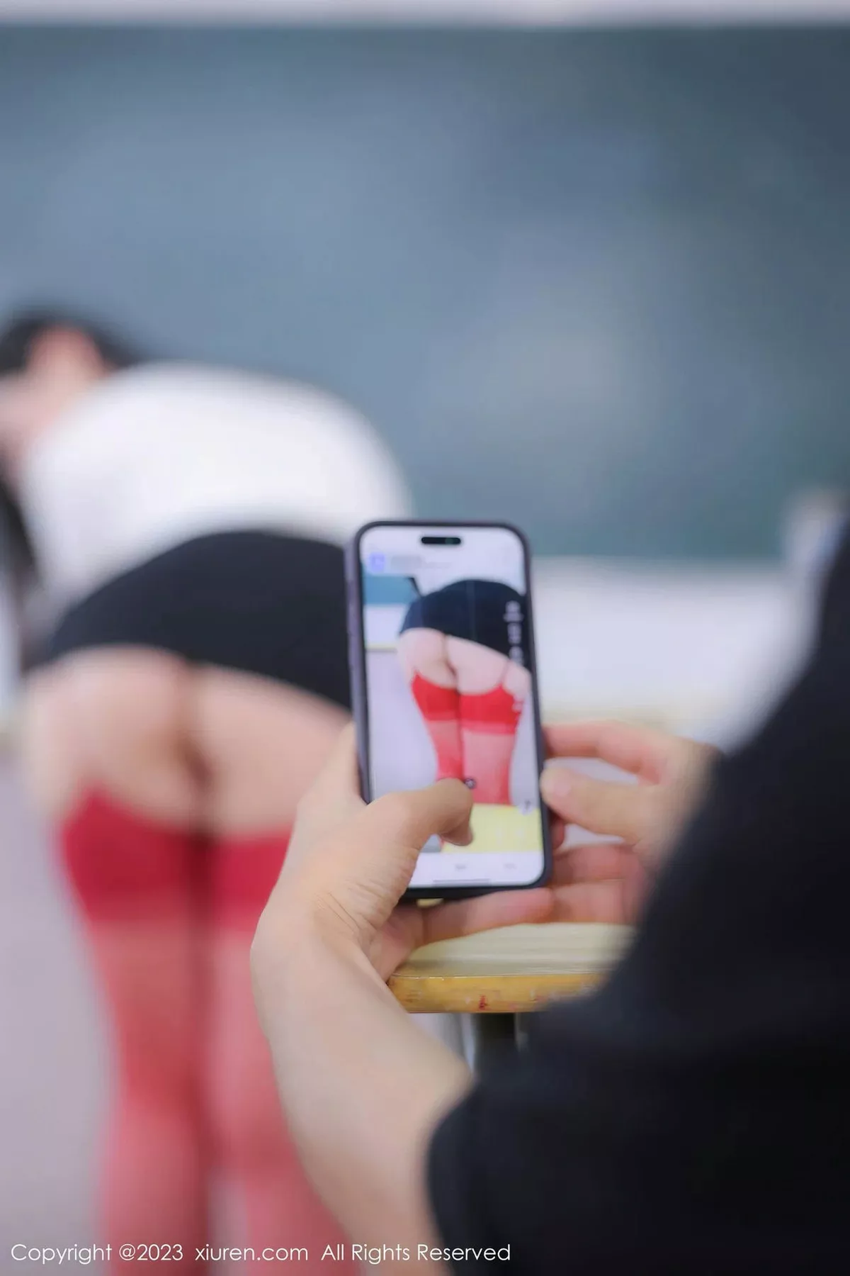 秀人集.com_[XiuRen秀人网]No.6980_模特诗诗kiki教师角色脱性感白T露红色内衣配红丝吊袜诱惑写真93P