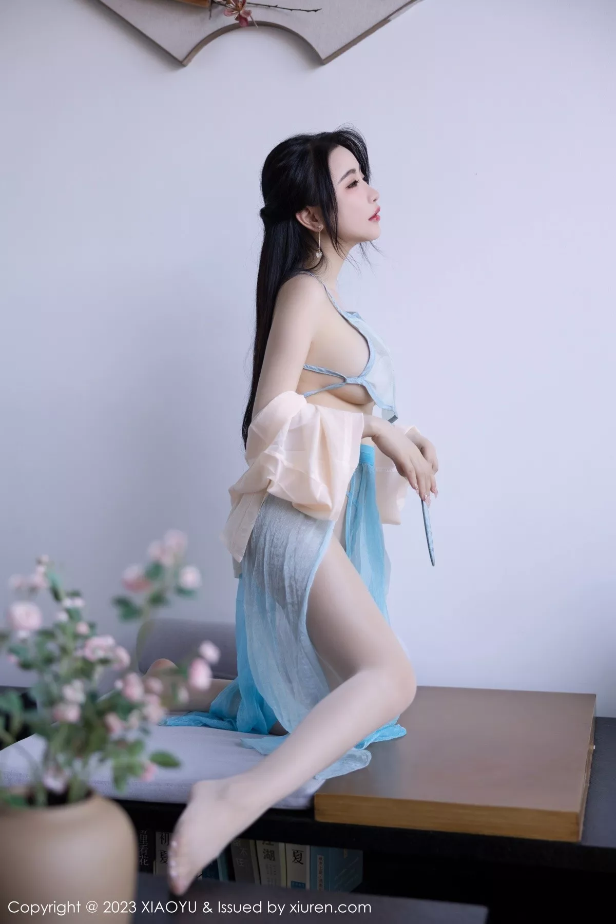 秀人集.com_[XiaoYu画语界]Vol.1057_女神Cherry樱桃酱淡蓝古装服饰配超薄肉丝秀惹火身材诱惑写真81P