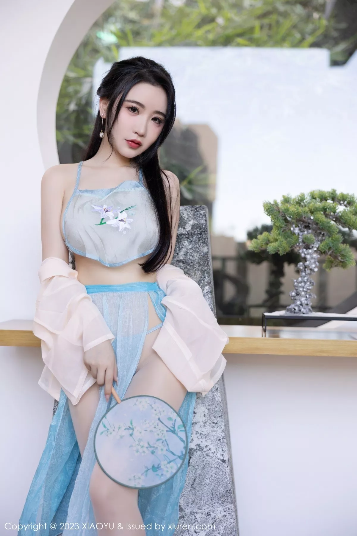 秀人集.com_[XiaoYu画语界]Vol.1057_女神Cherry樱桃酱淡蓝古装服饰配超薄肉丝秀惹火身材诱惑写真81P