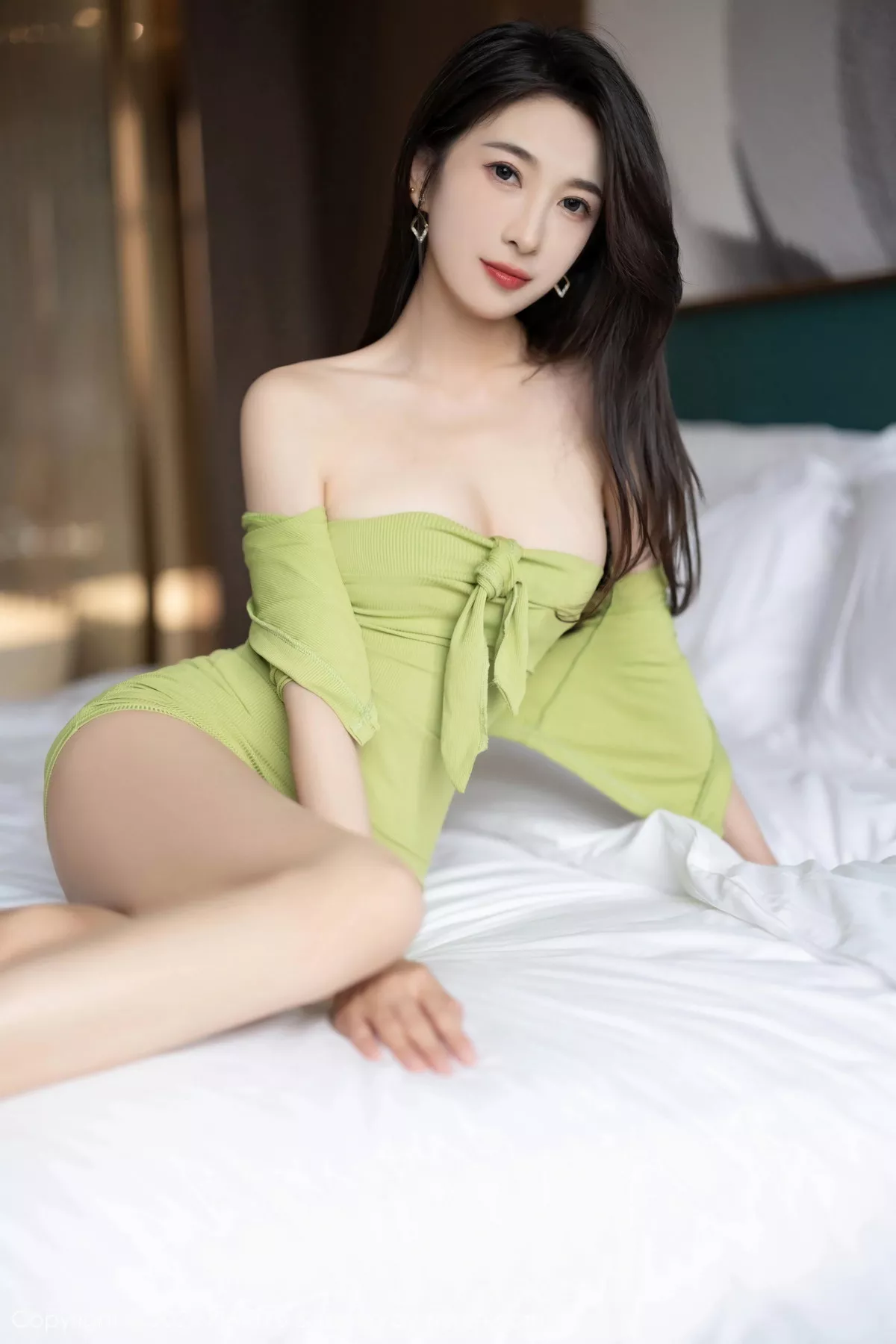 秀人集.com_[XiaoYu画语界]Vol.1073_模特林乐一绿色露肩连衣裙+黑色薄纱连衣裙秀曼妙身姿诱惑写真85P