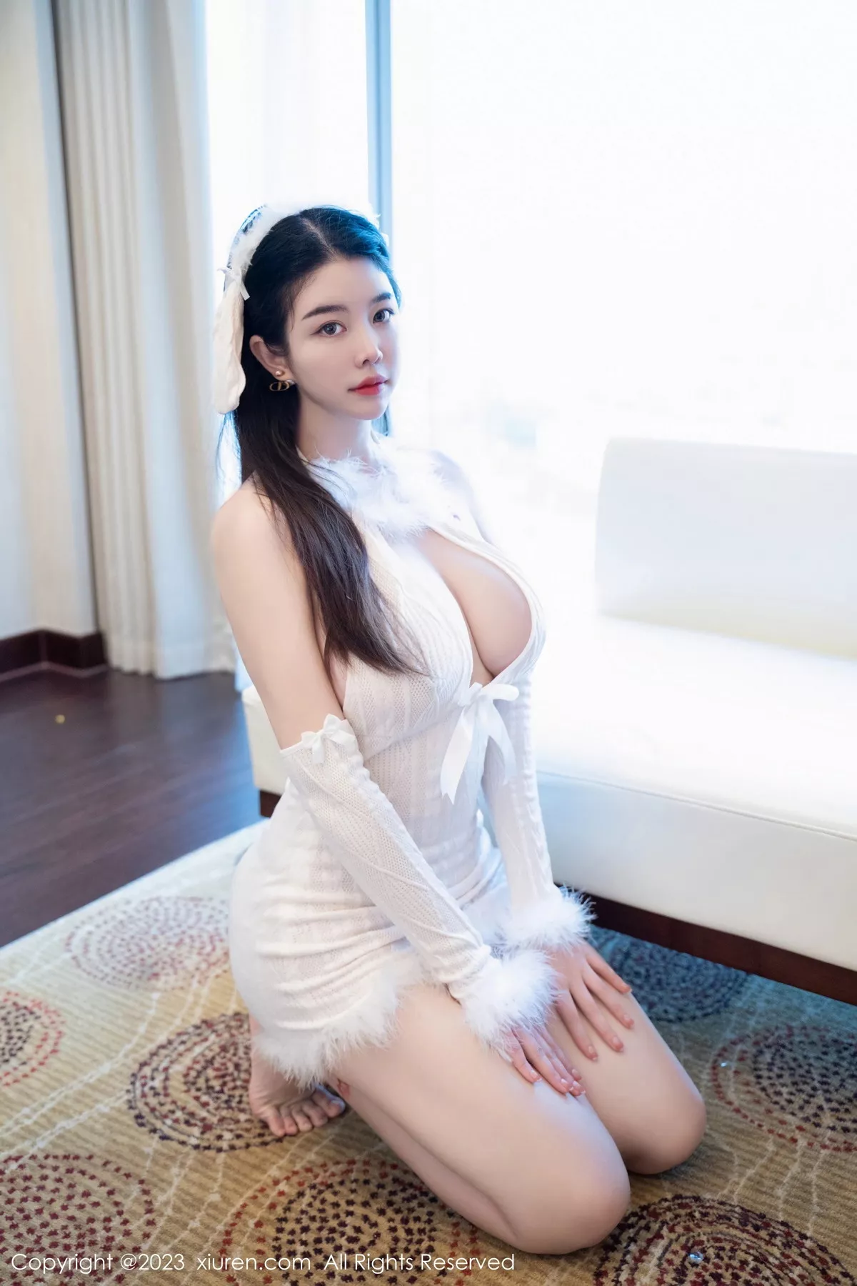 秀人集.com_[XiuRen秀人网]No.7172_模特樱桃小犊子性感白色毛绒露肩服饰秀丰满身材完美诱惑写真55P