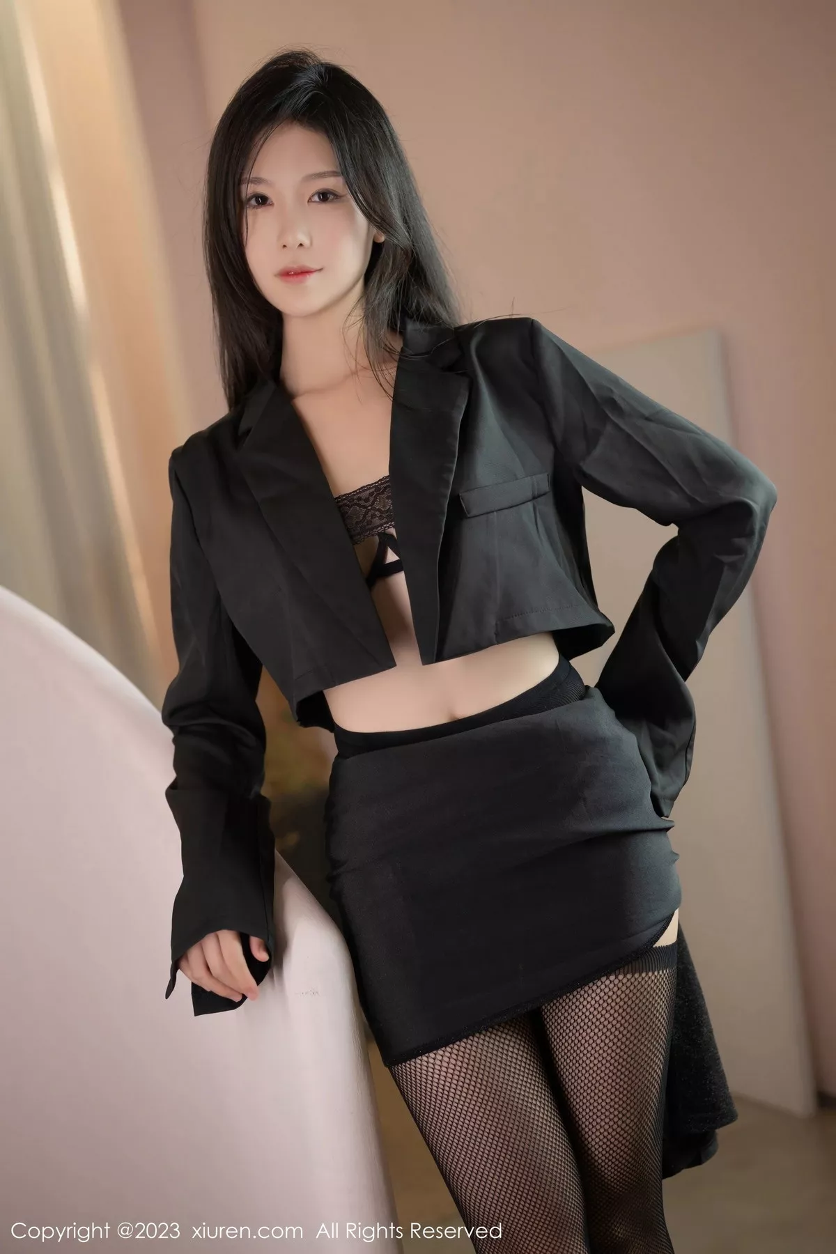 秀人集.com_[XiuRen秀人网]No.7175_模特利世脱黑色套装露黑色内衣配黑丝吊袜秀完美身材诱惑写真44P