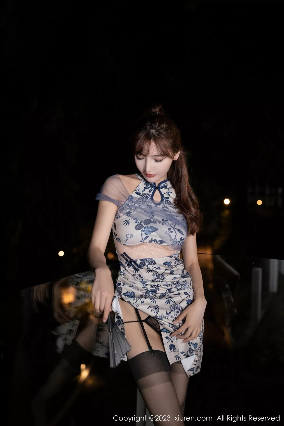 秀人集.com_[XiuRen秀人网]No.7183_模特陆萱萱性感灰色旗袍服露黑色情趣内衣配黑丝吊袜诱惑写真80P