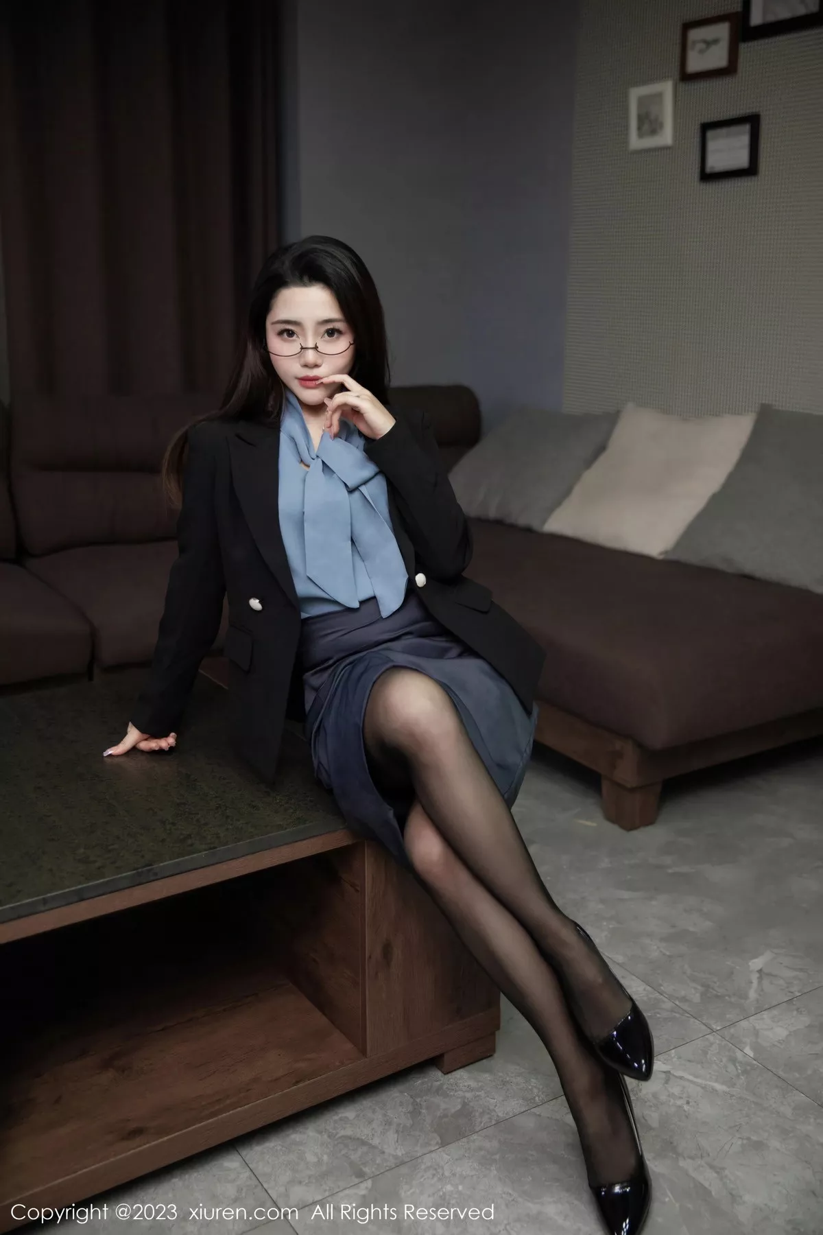 秀人集.com_[XiuRen秀人网]No.7179_模特严利娅Yuliya蓝灰色上衣配灰短裙露蓝色蕾丝内衣诱惑写真82P