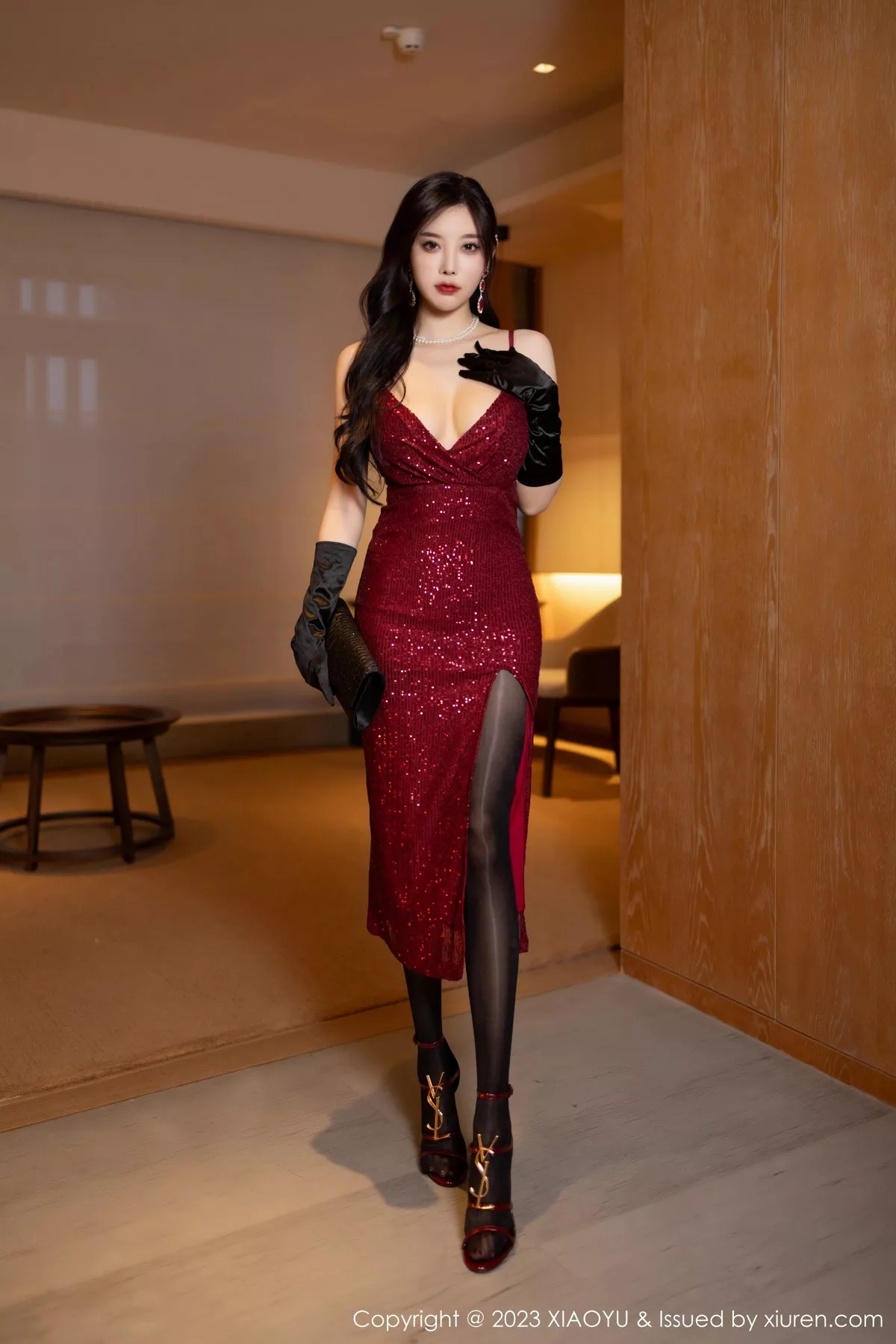 秀人集.com_[XiaoYu画语界]Vol.1085_女神杨晨晨Yome红色情趣内衣+红色吊带裙秀丰腴身材诱惑写真82P