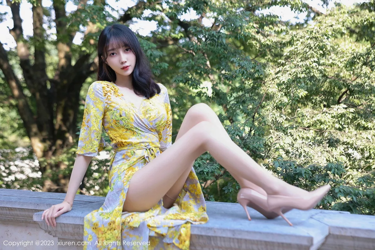秀人集.com_[XiuRen秀人网]No.7186_模特玥儿玥er性感黄色花纹长裙露粉色内衣配开档肉丝诱惑写真71P
