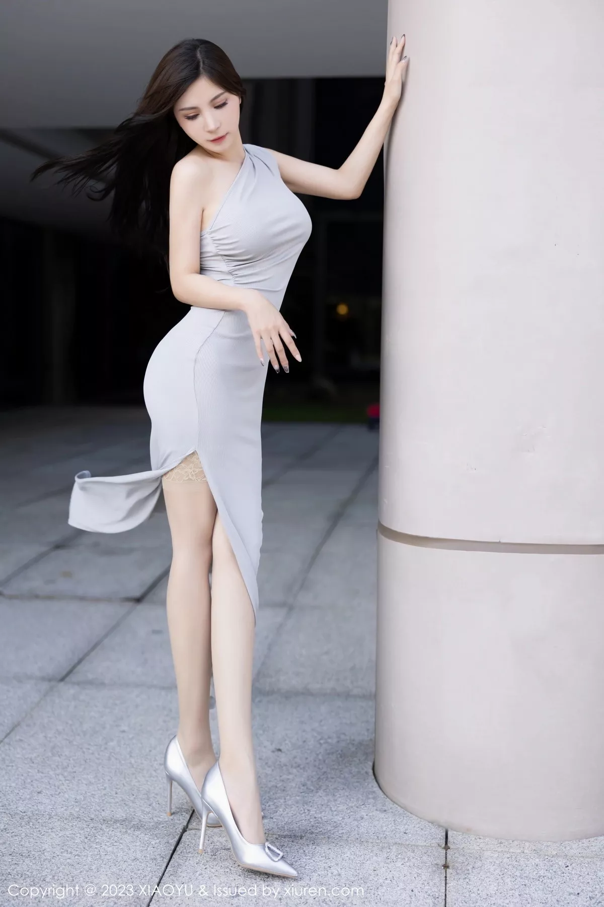 秀人集.com_[XiaoYu画语界]Vol.1074_模特小蛮妖Yummy性感浅灰连衣裙露淡灰蕾丝内衣迷人诱惑写真81P