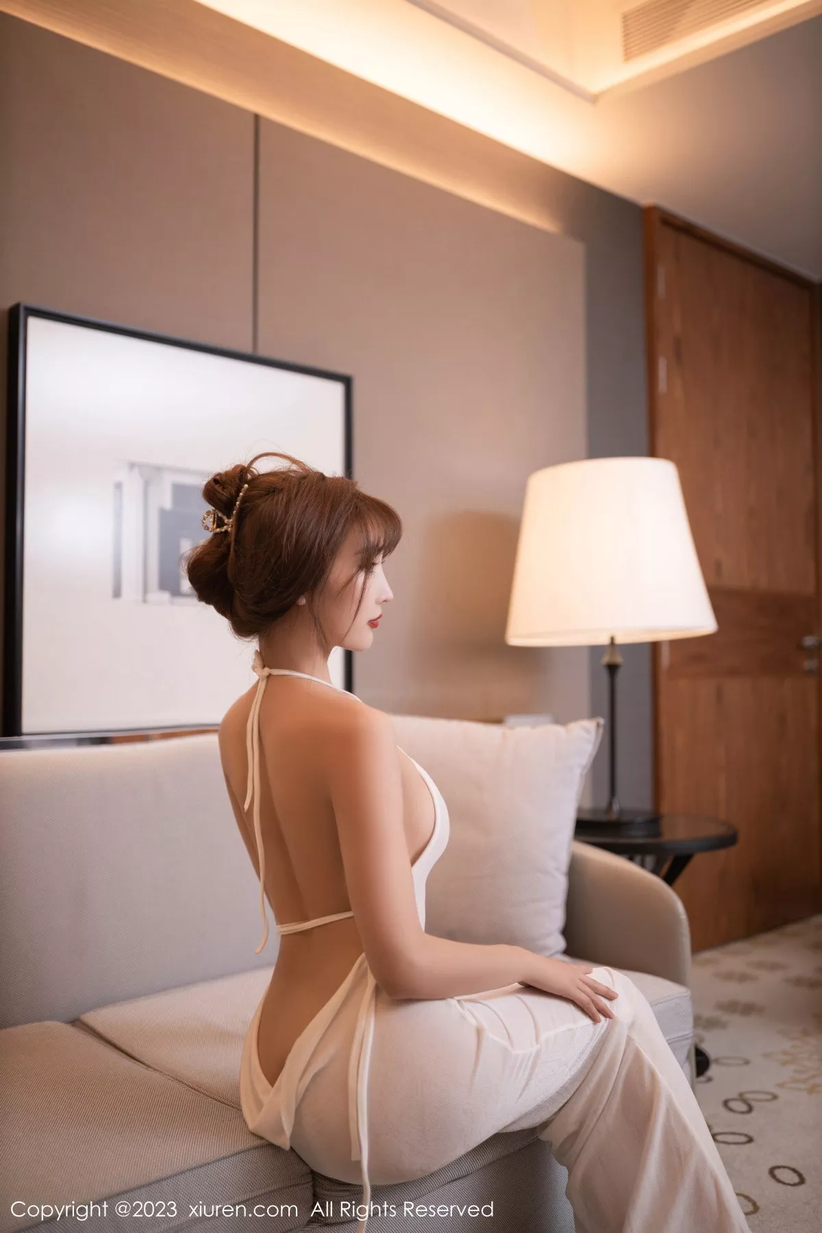 秀人集.com_[XiuRen秀人网]No.7113_女神陆萱萱性感白色露背吊带裙配原色丝袜秀完美身材诱惑写真80P