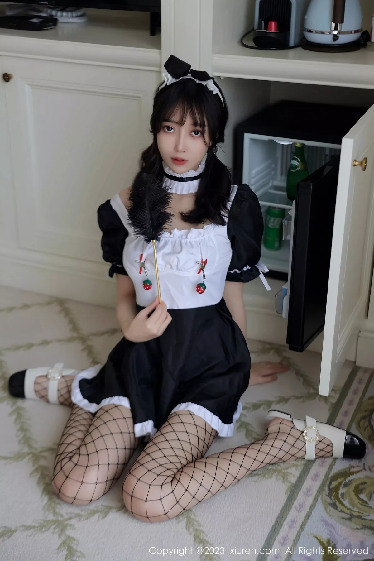 秀人集.com_[XiuRen秀人网]No.7217_模特玥儿玥er黑白色女仆服露性感薄透内衣秀完美身材诱惑写真75P