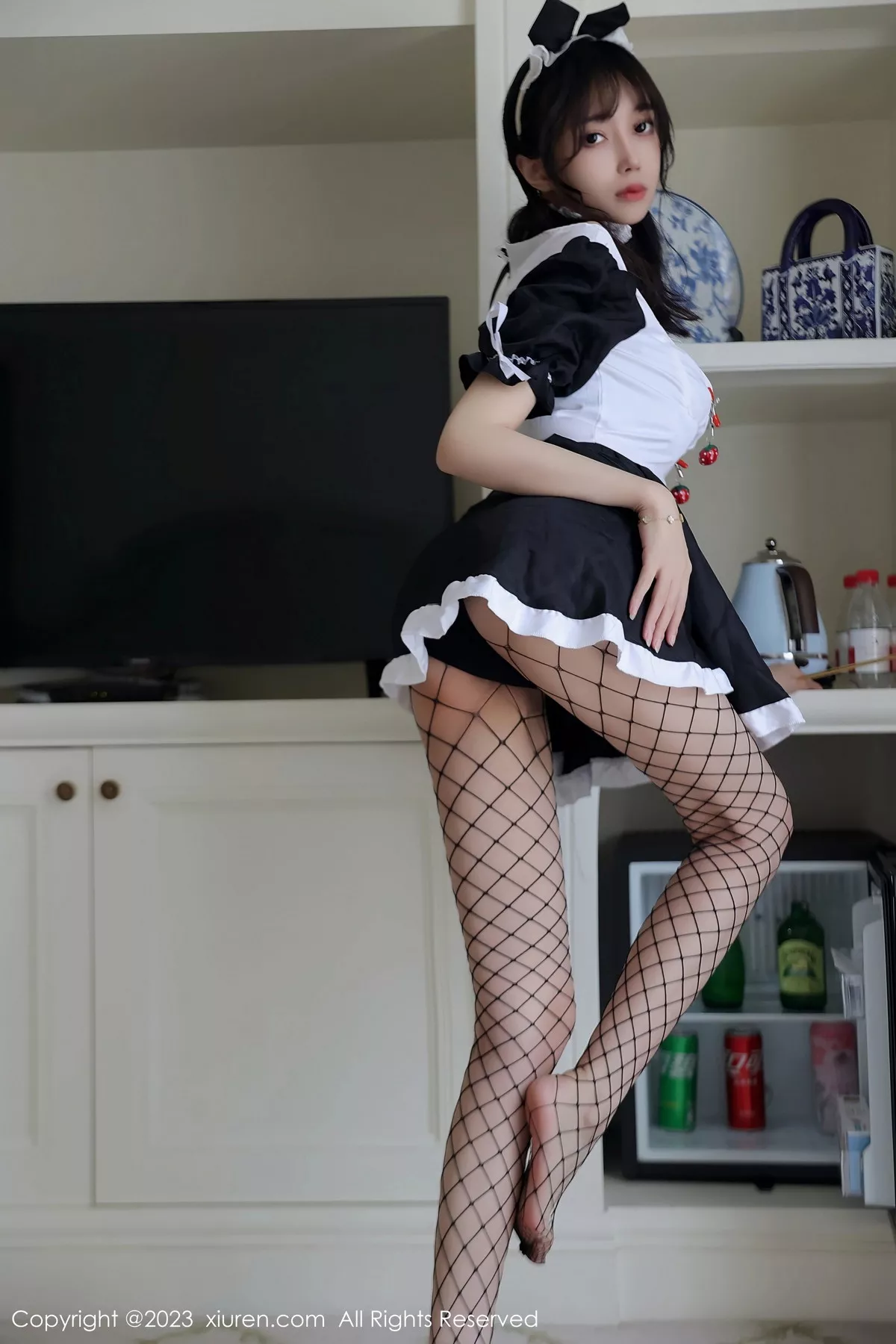 秀人集.com_[XiuRen秀人网]No.7217_模特玥儿玥er黑白色女仆服露性感薄透内衣秀完美身材诱惑写真75P