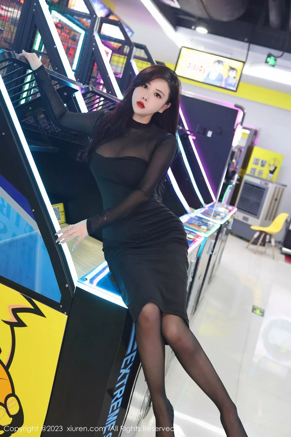 秀人集.com_[XiuRen秀人网]No.7230_模特王婉悠Queen黑色薄纱服饰配超薄黑丝秀惹火身材诱惑写真71P