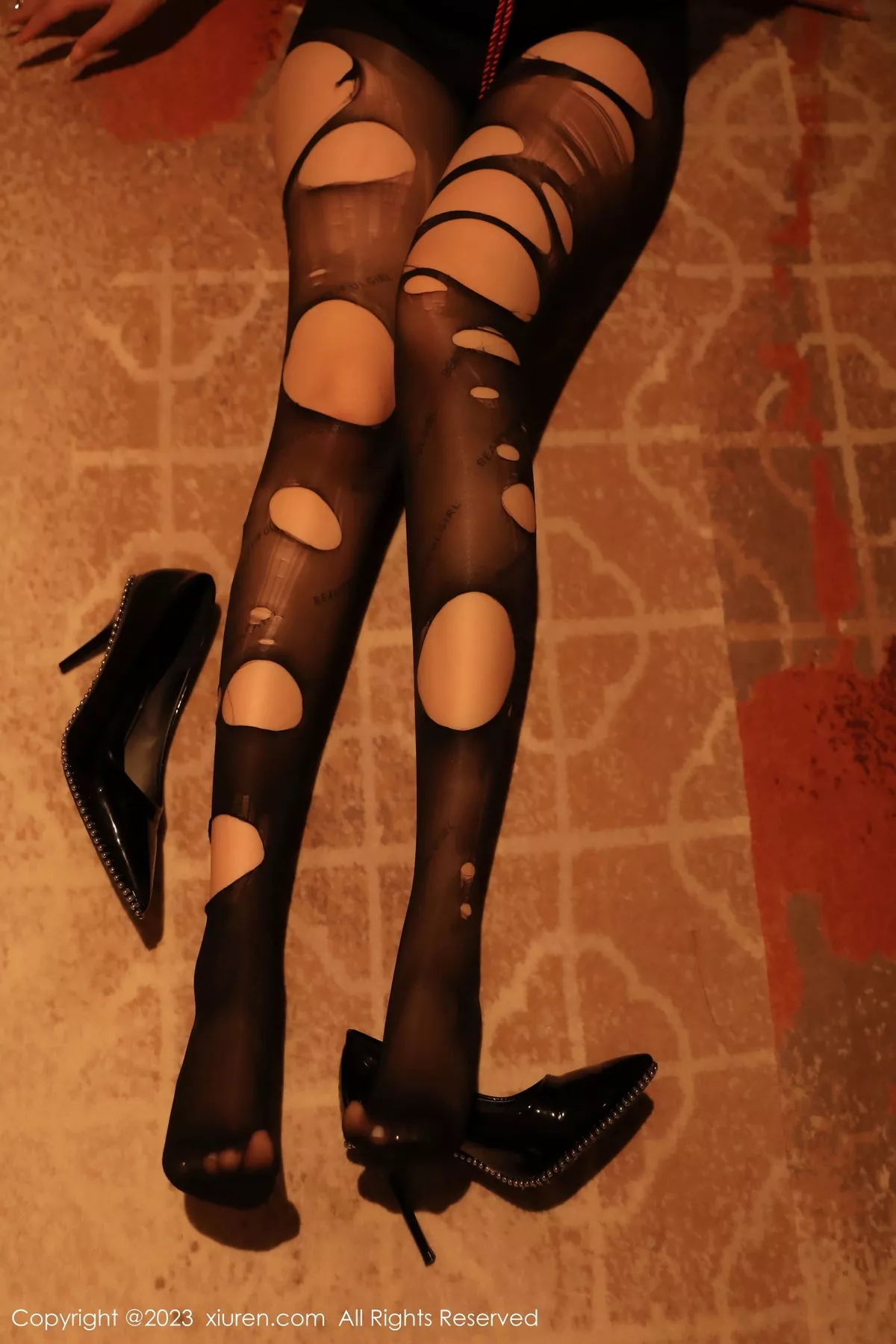 秀人集.com_[XiuRen秀人网]No.7229_模特江真真黑色露肩连衣短裙配超薄黑丝情趣捆绑撩人诱惑写真98P