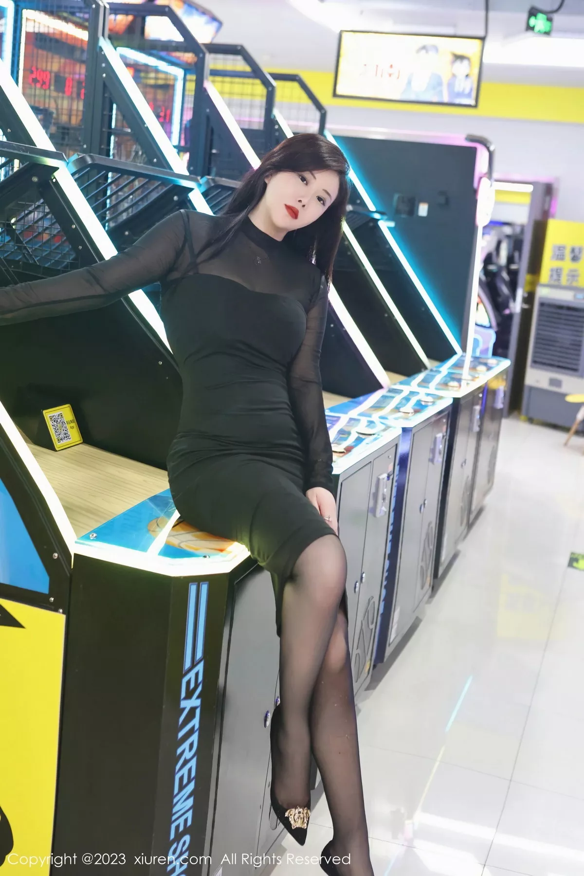 秀人集.com_[XiuRen秀人网]No.7230_模特王婉悠Queen黑色薄纱服饰配超薄黑丝秀惹火身材诱惑写真71P