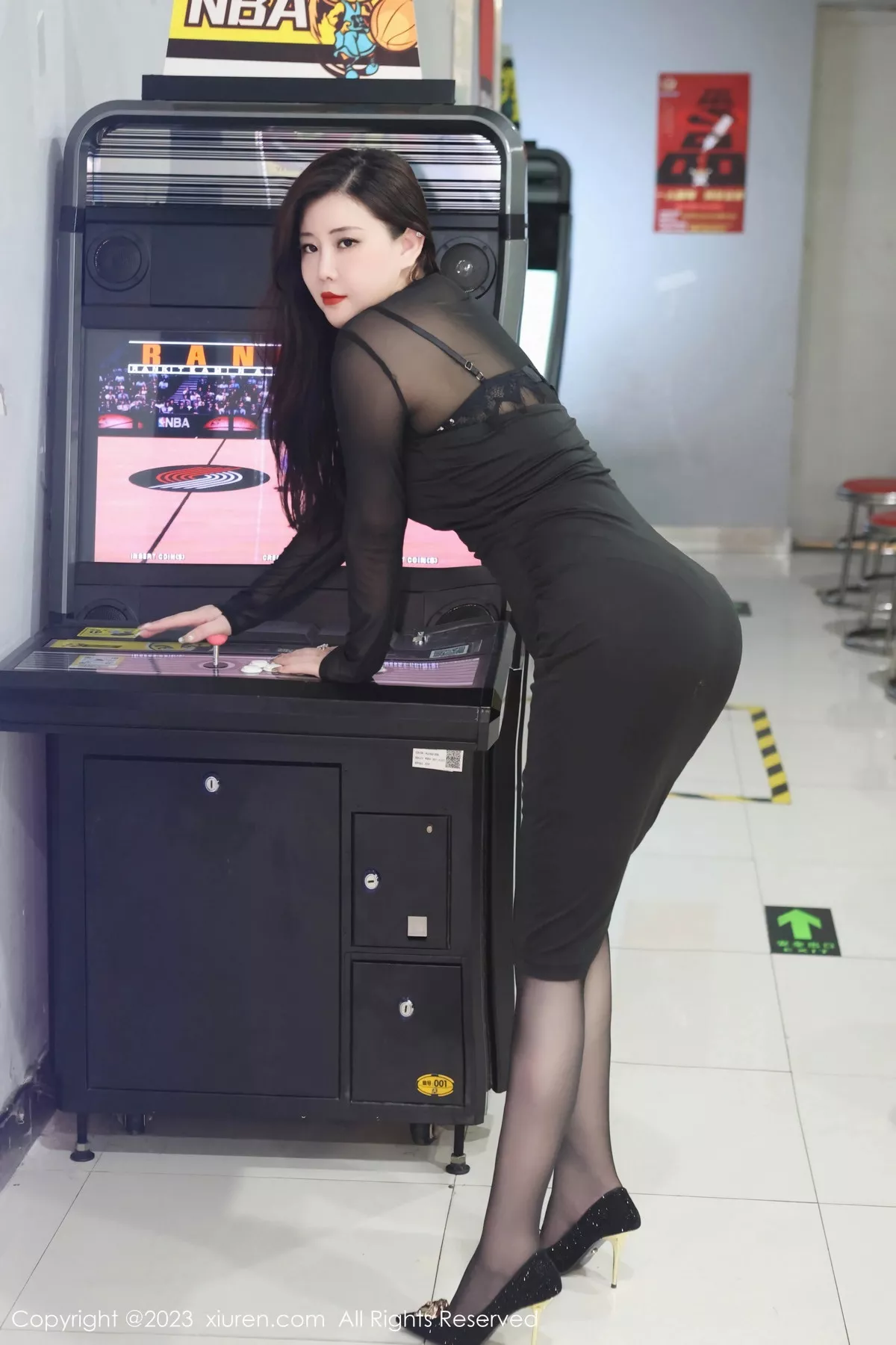 秀人集.com_[XiuRen秀人网]No.7230_模特王婉悠Queen黑色薄纱服饰配超薄黑丝秀惹火身材诱惑写真71P