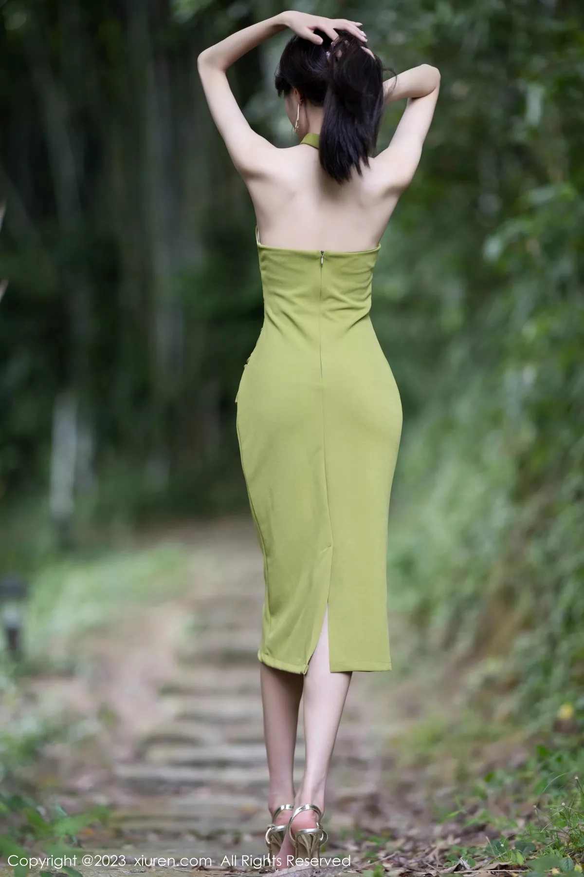 秀人集.com_[XiuRen秀人网]No.7241_模特程程程性感果绿连衣长裙+链式情趣内衣秀完美身材诱惑写真83P