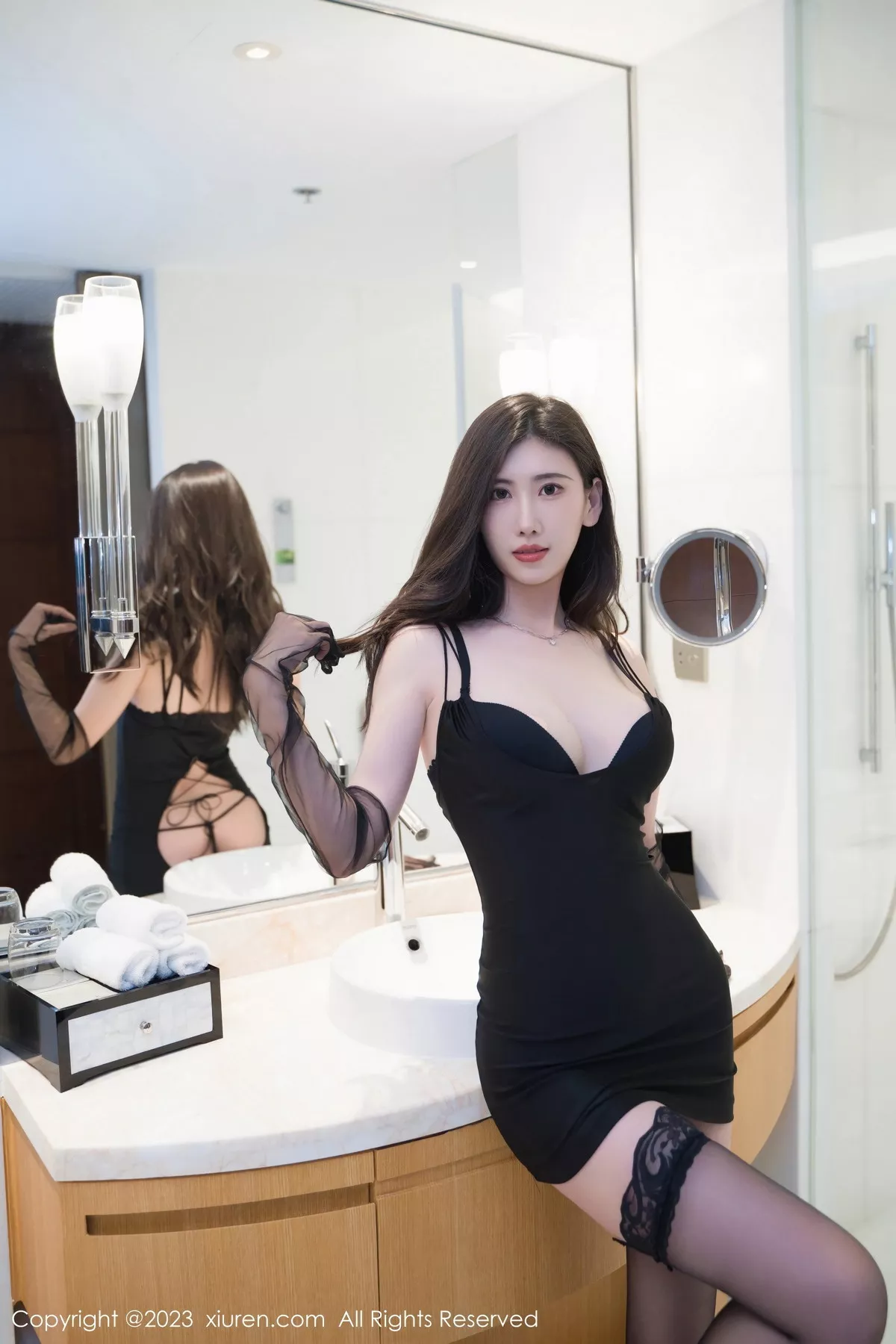 秀人集.com_[XiuRen秀人网]No.7243_模特章芃芃性感黑色吊带裙露黑色内衣秀曼妙身姿迷人诱惑写真82P