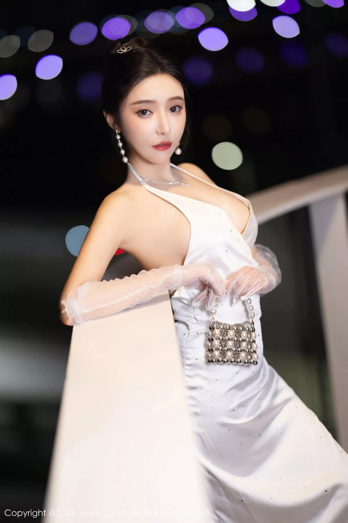 秀人集.com_[XiuRen秀人网]No.7256_女神王馨瑶yanni白色长礼裙+黑色情趣内衣秀完美身材诱惑写真87P