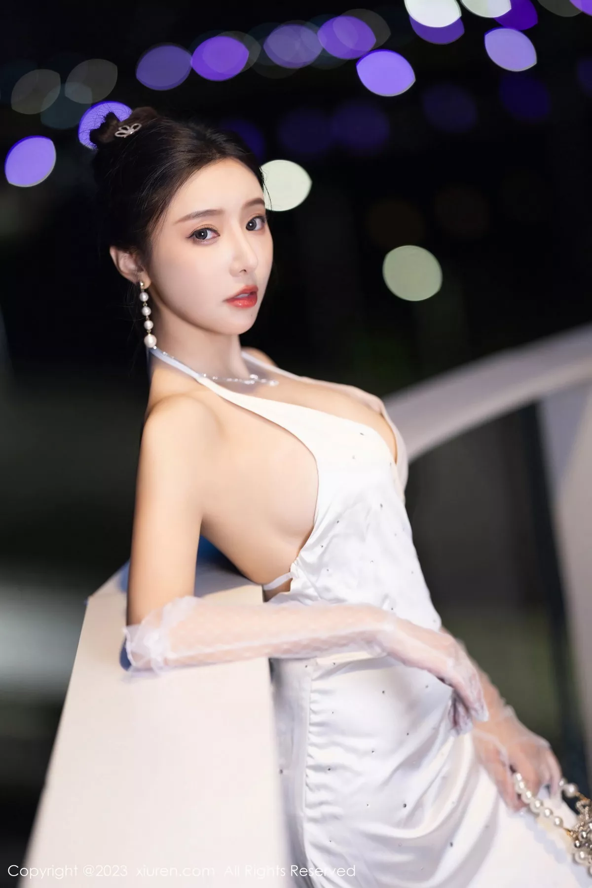 秀人集.com_[XiuRen秀人网]No.7256_女神王馨瑶yanni白色长礼裙+黑色情趣内衣秀完美身材诱惑写真87P