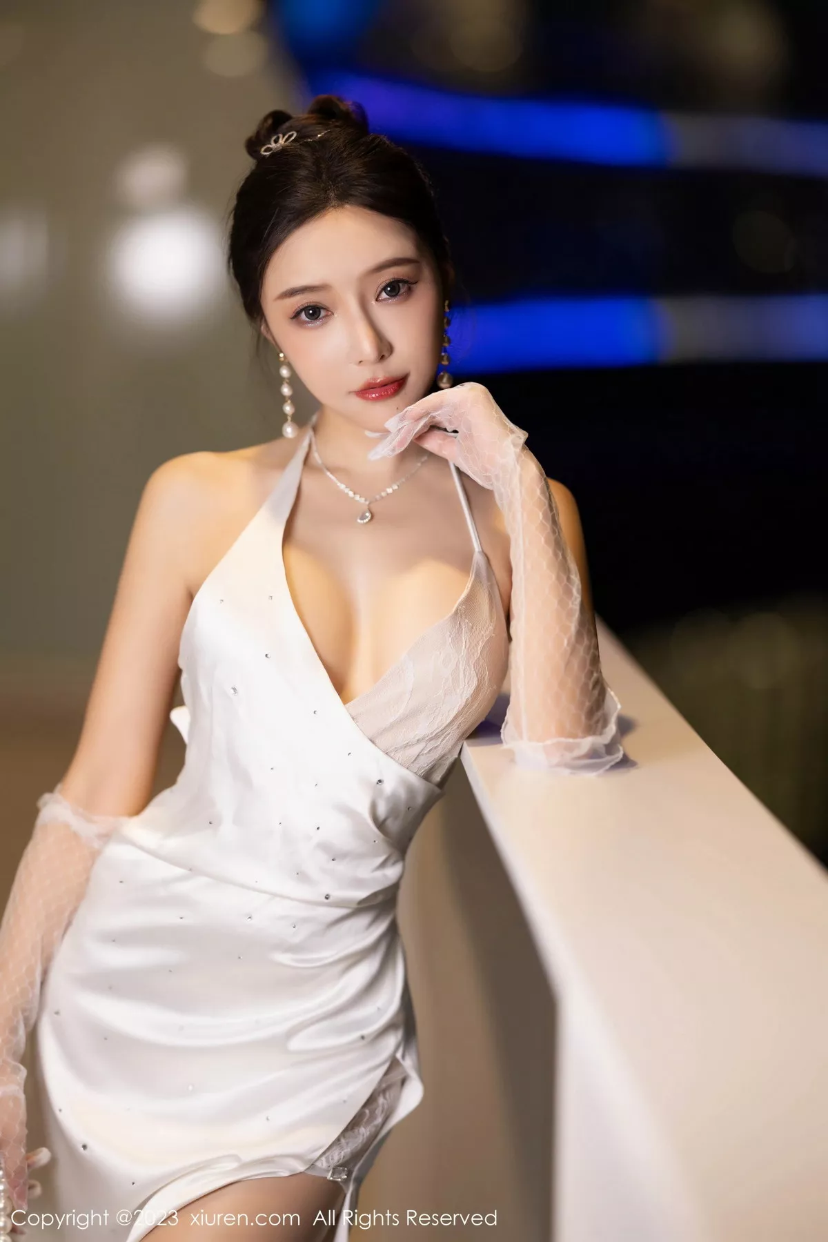 秀人集.com_[XiuRen秀人网]No.7256_女神王馨瑶yanni白色长礼裙+黑色情趣内衣秀完美身材诱惑写真87P