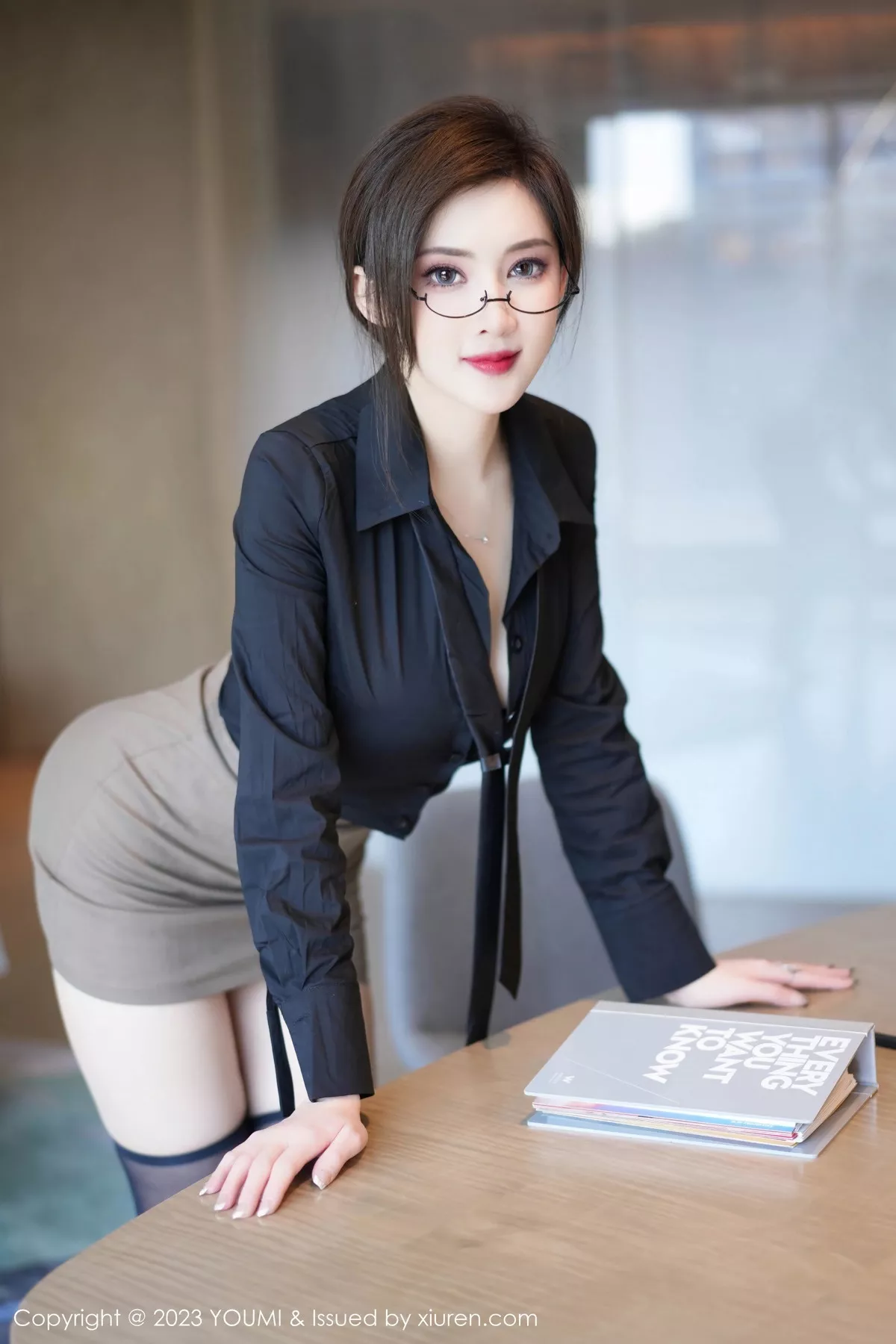 秀人集.com_[YouMi尤蜜荟]Vol.968_女神Carol周妍希性感黑衬衫配驼色短裙露黑色内衣完美诱惑写真83P