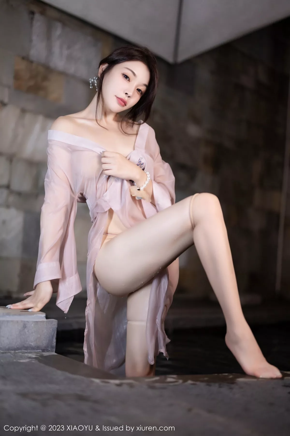 秀人集.com_[XiaoYu画语界]Vol.1076_女神徐莉芝Booty性感轻透薄纱服配超薄肉丝秀曼妙身姿诱惑写真84P