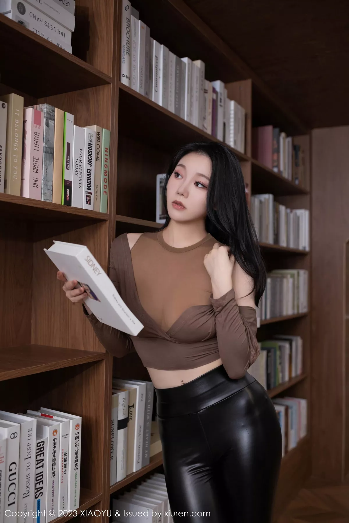 秀人集.com_[XiuRen秀人网]No.7133_模特安然anran性感咖啡色上衣配黑色皮长裤秀完美身材诱惑写真80P