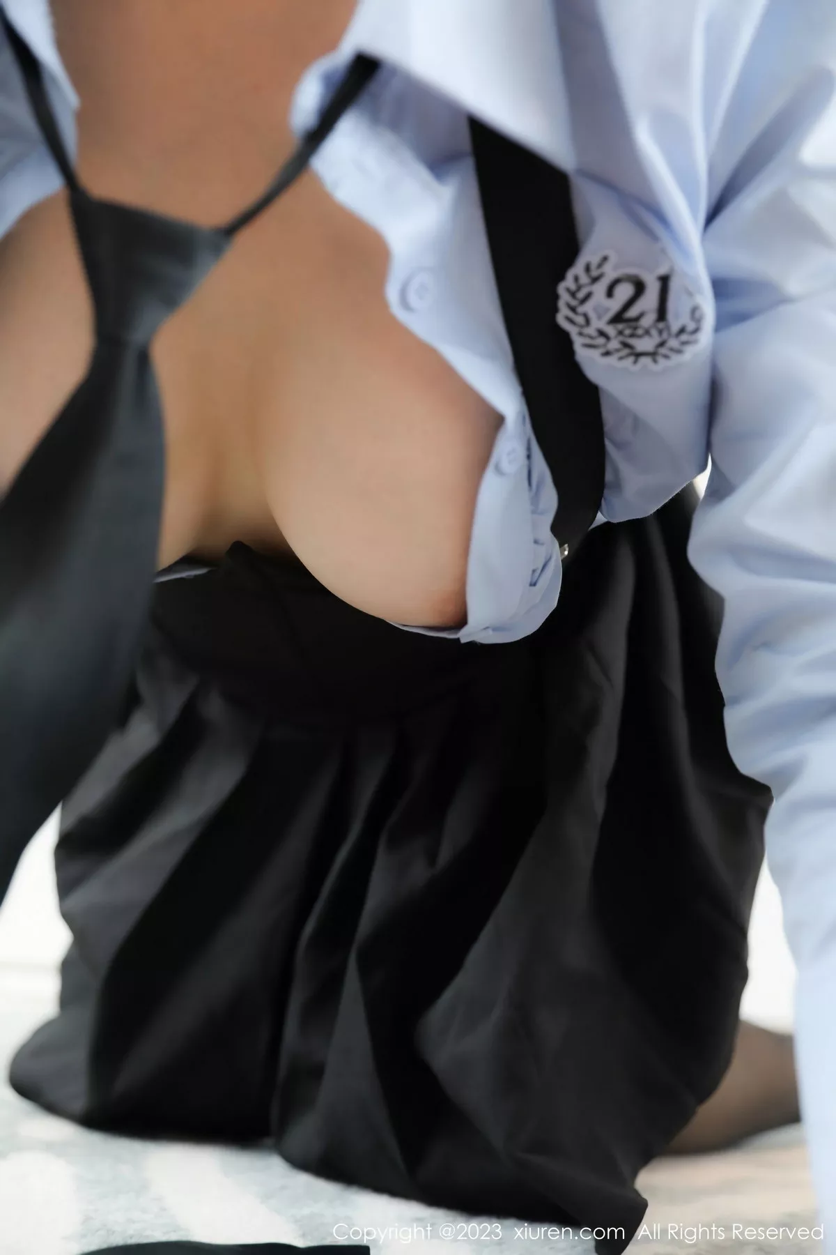 秀人集.com_[XiuRen秀人网]No.7140_模特柚琪Rich性感学妹装扮半脱露黑色内衣秀丰腴美臀诱惑写真76P